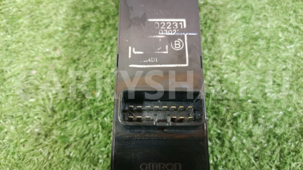 Блок управления стеклоподъемниками Mitsubishi Outlander I (2002—2009) Mitsubishi i оригинальный номер MR502231