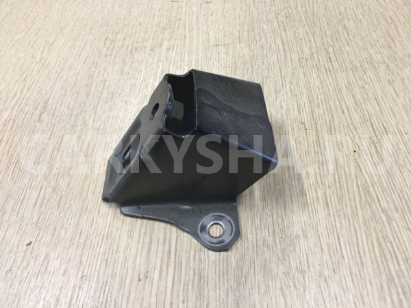 Кронштейн заднего сиденья центральный Toyota Hilux VIII – пикап двойная кабина оригинальный номер 58248-KK010