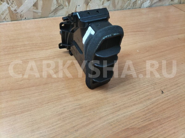 Дефлектор воздушный в торпедо центральный левый Nissan Note оригинальный номер 687519U01B