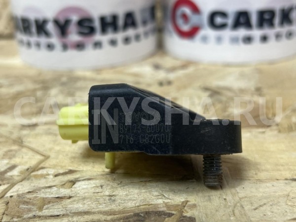 Датчик удара передний Toyota Land Cruiser 200 Series оригинальный номер 89173-69205